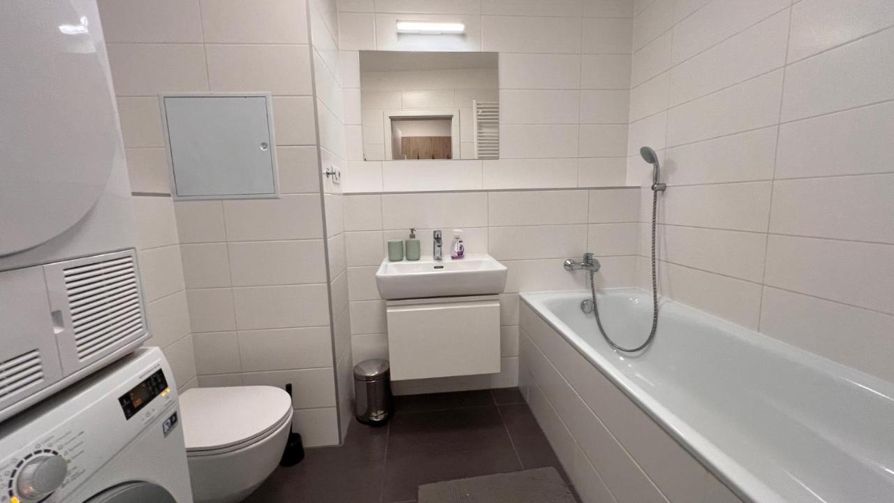 2 Room Apartment, Old City, New Building - Stein براتسيلافا المظهر الخارجي الصورة